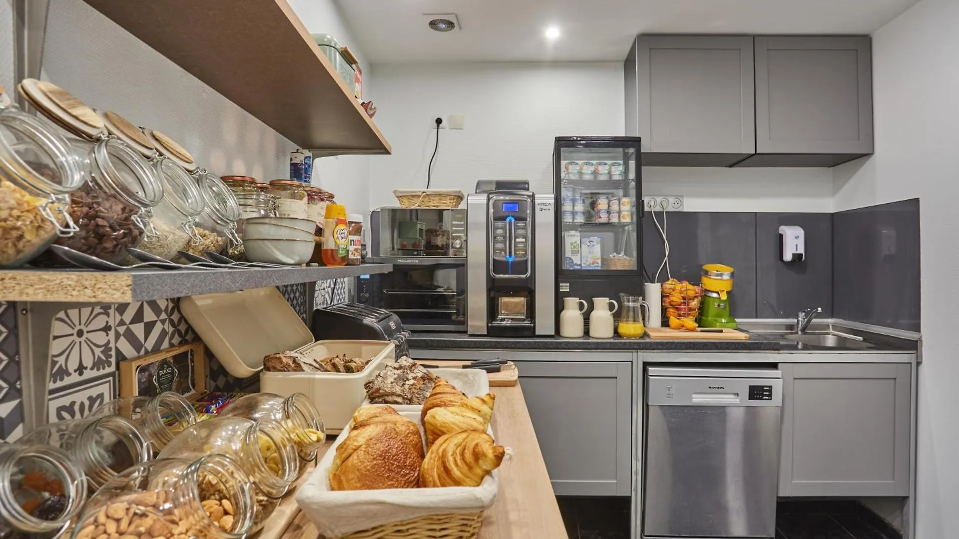 Où Dormir Pas Cher dans le 20e : 5 Hôtels Budget à Paris
